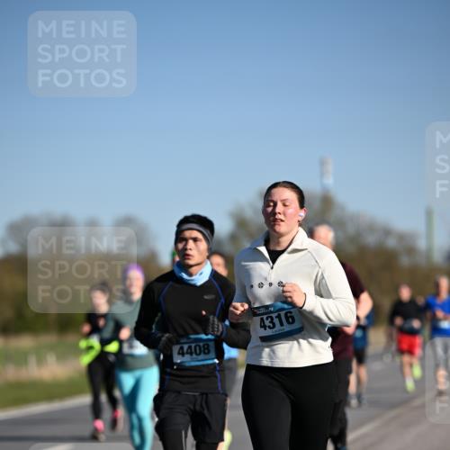 06.04.2025 - 44. Internationalen Wilhelmsburger Insellauf Dr. Thomas Lammeyer http://msf.ph/oto/7558846 06.04.2025 09:34:55 Laufen 4408, 4316 meine-sportfotos.de