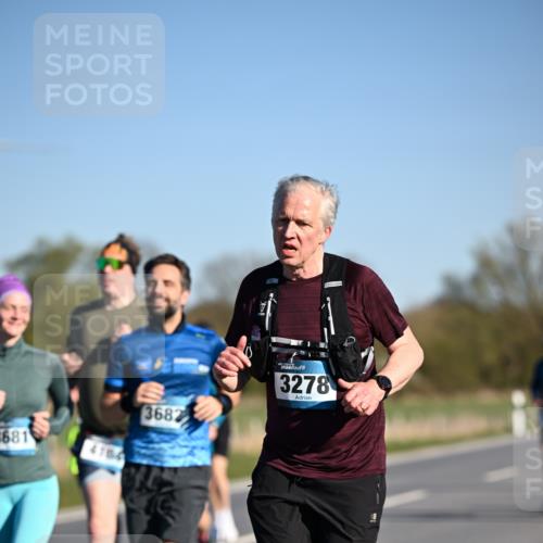 06.04.2025 - 44. Internationalen Wilhelmsburger Insellauf Dr. Thomas Lammeyer http://msf.ph/oto/7558885 06.04.2025 09:34:58 Laufen 8681, 2917, 3682, 3278 meine-sportfotos.de