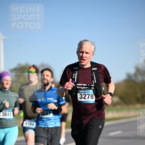 06.04.2025 - 44. Internationalen Wilhelmsburger Insellauf Dr. Thomas Lammeyer http://msf.ph/oto/7558891 06.04.2025 09:34:58 Laufen 3681, 3682, 3278 meine-sportfotos.de