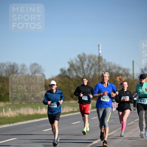 06.04.2025 - 44. Internationalen Wilhelmsburger Insellauf Dr. Thomas Lammeyer http://msf.ph/oto/7558913 06.04.2025 09:35:01 Laufen 4254, 3073, 4143, 3981 meine-sportfotos.de