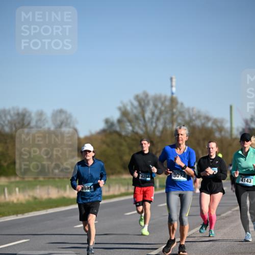 06.04.2025 - 44. Internationalen Wilhelmsburger Insellauf Dr. Thomas Lammeyer http://msf.ph/oto/7558916 06.04.2025 09:35:01 Laufen 4254, 3073, 3981, 4143 meine-sportfotos.de