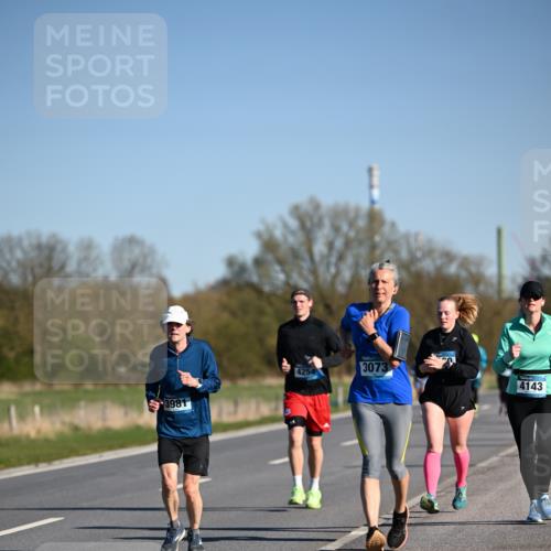 06.04.2025 - 44. Internationalen Wilhelmsburger Insellauf Dr. Thomas Lammeyer http://msf.ph/oto/7558923 06.04.2025 09:35:01 Laufen 3981, 4254, 3073, 4143 meine-sportfotos.de