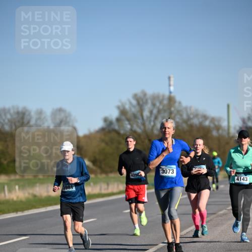 06.04.2025 - 44. Internationalen Wilhelmsburger Insellauf Dr. Thomas Lammeyer http://msf.ph/oto/7558932 06.04.2025 09:35:01 Laufen 3073, 425, 4143, 3981 meine-sportfotos.de