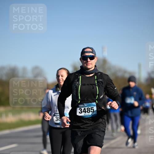 06.04.2025 - 44. Internationalen Wilhelmsburger Insellauf Dr. Thomas Lammeyer http://msf.ph/oto/7559276 06.04.2025 09:35:13 Laufen 38, 3485 meine-sportfotos.de
