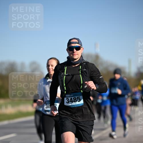 06.04.2025 - 44. Internationalen Wilhelmsburger Insellauf Dr. Thomas Lammeyer http://msf.ph/oto/7559280 06.04.2025 09:35:14 Laufen 38, 3485 meine-sportfotos.de