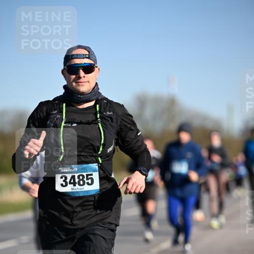 06.04.2025 - 44. Internationalen Wilhelmsburger Insellauf Dr. Thomas Lammeyer http://msf.ph/oto/7559299 06.04.2025 09:35:14 Laufen 3485 meine-sportfotos.de
