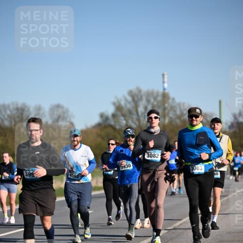 06.04.2025 - 44. Internationalen Wilhelmsburger Insellauf Dr. Thomas Lammeyer http://msf.ph/oto/7559381 06.04.2025 09:35:17 Laufen 4562, 399, 3930, 3082, 3083, 40 meine-sportfotos.de