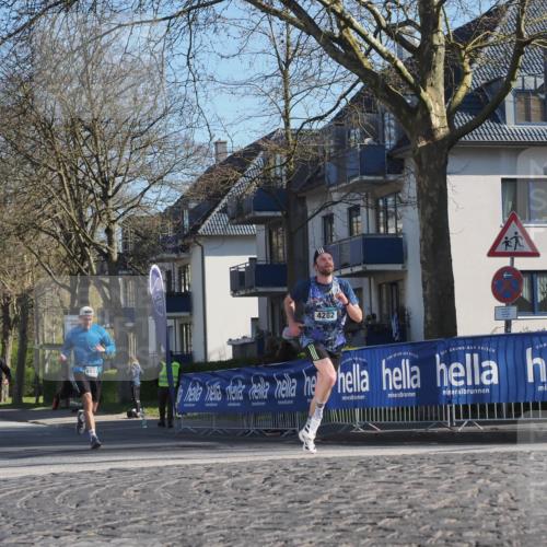 06.04.2025 - 44. Internationalen Wilhelmsburger Insellauf Luisa Fischer http://msf.ph/oto/7559414 06.04.2025 10:26:47 Ziel 4282, 4073, 4014 meine-sportfotos.de