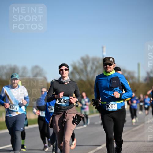 06.04.2025 - 44. Internationalen Wilhelmsburger Insellauf Dr. Thomas Lammeyer http://msf.ph/oto/7559438 06.04.2025 09:35:19 Laufen 4562, 393, 3082, 3083 meine-sportfotos.de