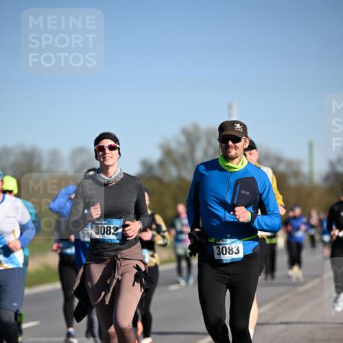 06.04.2025 - 44. Internationalen Wilhelmsburger Insellauf Dr. Thomas Lammeyer http://msf.ph/oto/7559460 06.04.2025 09:35:20 Laufen 3082, 3083 meine-sportfotos.de