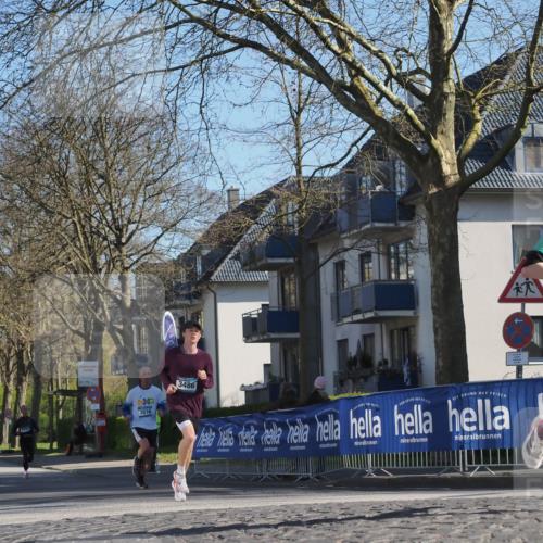 06.04.2025 - 44. Internationalen Wilhelmsburger Insellauf Luisa Fischer http://msf.ph/oto/7559571 06.04.2025 10:26:54 Ziel 4073, 2516, 3516, 3486 meine-sportfotos.de