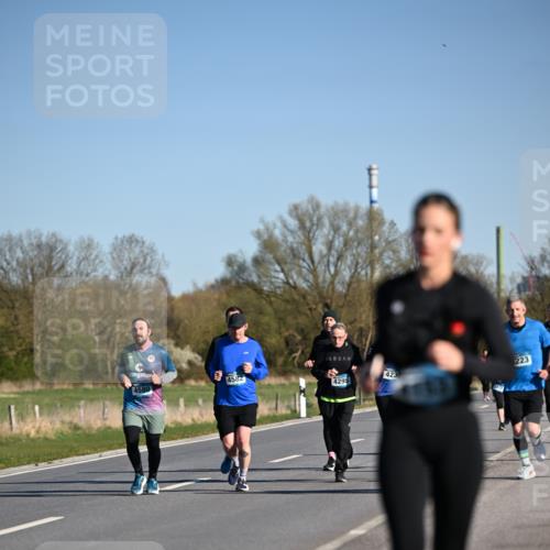 06.04.2025 - 44. Internationalen Wilhelmsburger Insellauf Dr. Thomas Lammeyer http://msf.ph/oto/7559577 06.04.2025 09:35:24 Laufen 223, 4582, 423, 4295, 4580 meine-sportfotos.de