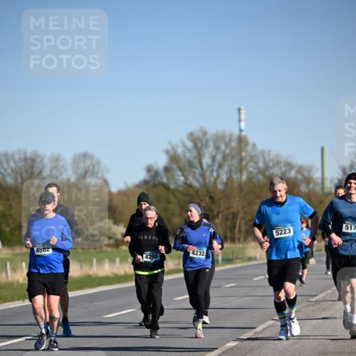 06.04.2025 - 44. Internationalen Wilhelmsburger Insellauf Dr. Thomas Lammeyer http://msf.ph/oto/7559664 06.04.2025 09:35:27 Laufen 4582, 4232, 4295, 5223, 517 meine-sportfotos.de