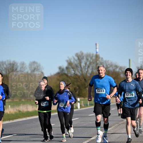 06.04.2025 - 44. Internationalen Wilhelmsburger Insellauf Dr. Thomas Lammeyer http://msf.ph/oto/7559704 06.04.2025 09:35:28 Laufen 4295, 4232, 5223, 5176 meine-sportfotos.de