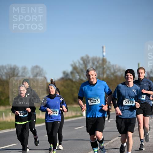 06.04.2025 - 44. Internationalen Wilhelmsburger Insellauf Dr. Thomas Lammeyer http://msf.ph/oto/7559750 06.04.2025 09:35:29 Laufen 5223, 4295, 232, 5176, 87 meine-sportfotos.de