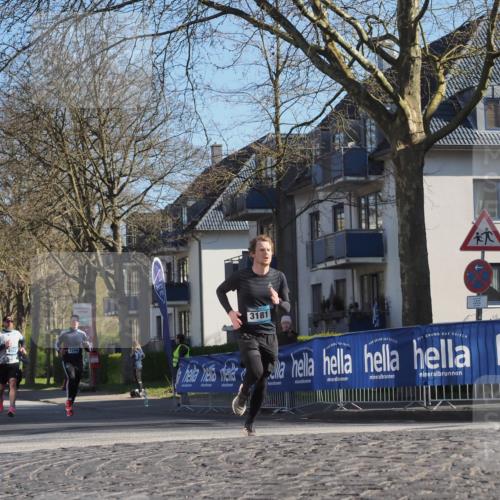 06.04.2025 - 44. Internationalen Wilhelmsburger Insellauf Luisa Fischer http://msf.ph/oto/7559832 06.04.2025 10:27:09 Ziel 4553, 3344, 3181 meine-sportfotos.de