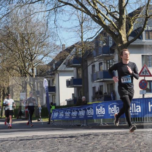 06.04.2025 - 44. Internationalen Wilhelmsburger Insellauf Luisa Fischer http://msf.ph/oto/7559855 06.04.2025 10:27:10 Ziel 3344, 3181 meine-sportfotos.de