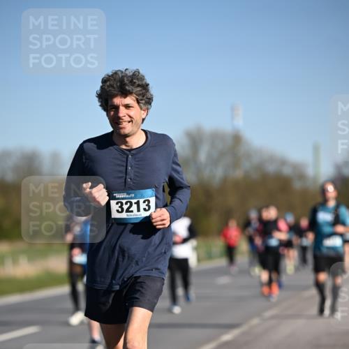 06.04.2025 - 44. Internationalen Wilhelmsburger Insellauf Dr. Thomas Lammeyer http://msf.ph/oto/7560013 06.04.2025 09:35:38 Laufen 3213 meine-sportfotos.de