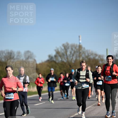 06.04.2025 - 44. Internationalen Wilhelmsburger Insellauf Dr. Thomas Lammeyer http://msf.ph/oto/7560238 06.04.2025 09:35:46 Laufen 4403, 3124, 3048, 3125 meine-sportfotos.de