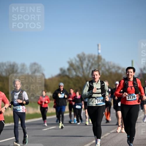06.04.2025 - 44. Internationalen Wilhelmsburger Insellauf Dr. Thomas Lammeyer http://msf.ph/oto/7560257 06.04.2025 09:35:47 Laufen 3124, 3125, 3327 meine-sportfotos.de