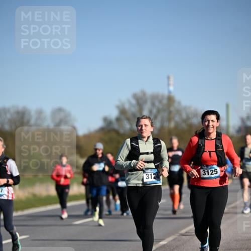 06.04.2025 - 44. Internationalen Wilhelmsburger Insellauf Dr. Thomas Lammeyer http://msf.ph/oto/7560278 06.04.2025 09:35:47 Laufen 3124, 3125 meine-sportfotos.de