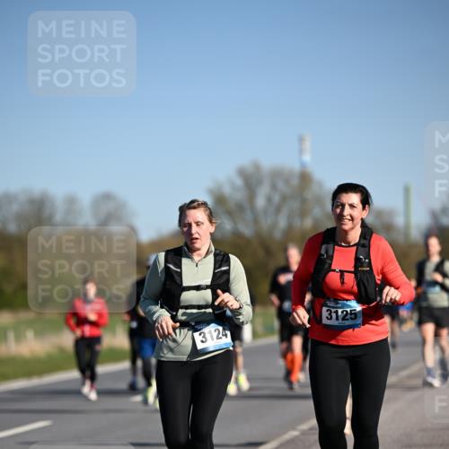 06.04.2025 - 44. Internationalen Wilhelmsburger Insellauf Dr. Thomas Lammeyer http://msf.ph/oto/7560305 06.04.2025 09:35:48 Laufen 3124, 3125 meine-sportfotos.de