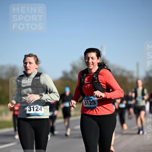 06.04.2025 - 44. Internationalen Wilhelmsburger Insellauf Dr. Thomas Lammeyer http://msf.ph/oto/7560344 06.04.2025 09:35:49 Laufen 3124, 3125 meine-sportfotos.de