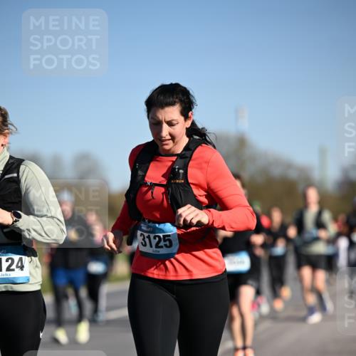 06.04.2025 - 44. Internationalen Wilhelmsburger Insellauf Dr. Thomas Lammeyer http://msf.ph/oto/7560360 06.04.2025 09:35:50 Laufen 124, 3125 meine-sportfotos.de