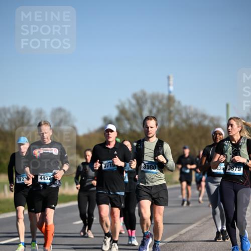 06.04.2025 - 44. Internationalen Wilhelmsburger Insellauf Dr. Thomas Lammeyer http://msf.ph/oto/7560458 06.04.2025 09:35:53 Laufen 3723, 4457, 43, 3979, 3980 meine-sportfotos.de