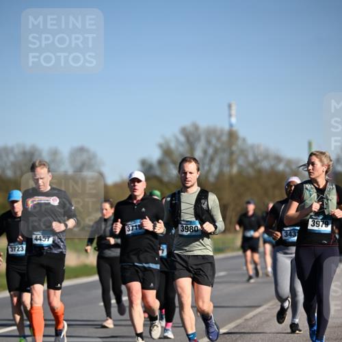 06.04.2025 - 44. Internationalen Wilhelmsburger Insellauf Dr. Thomas Lammeyer http://msf.ph/oto/7560467 06.04.2025 09:35:53 Laufen 3723, 4457, 3980, 343, 3979 meine-sportfotos.de