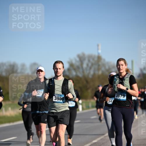 06.04.2025 - 44. Internationalen Wilhelmsburger Insellauf Dr. Thomas Lammeyer http://msf.ph/oto/7560501 06.04.2025 09:35:54 Laufen 371, 3980, 347, 3979 meine-sportfotos.de
