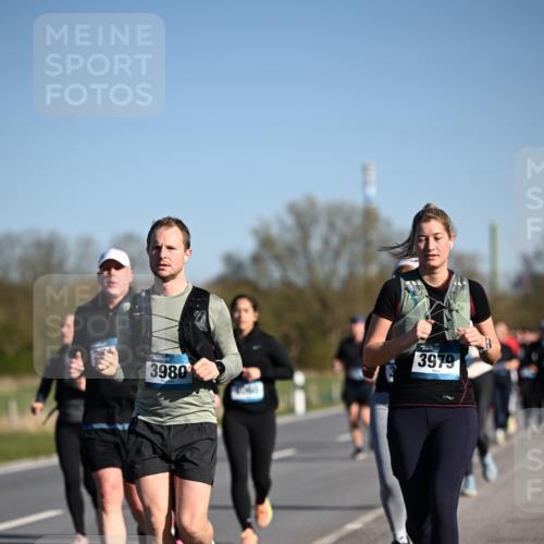 06.04.2025 - 44. Internationalen Wilhelmsburger Insellauf Dr. Thomas Lammeyer http://msf.ph/oto/7560516 06.04.2025 09:35:55 Laufen 3980, 13, 3979 meine-sportfotos.de