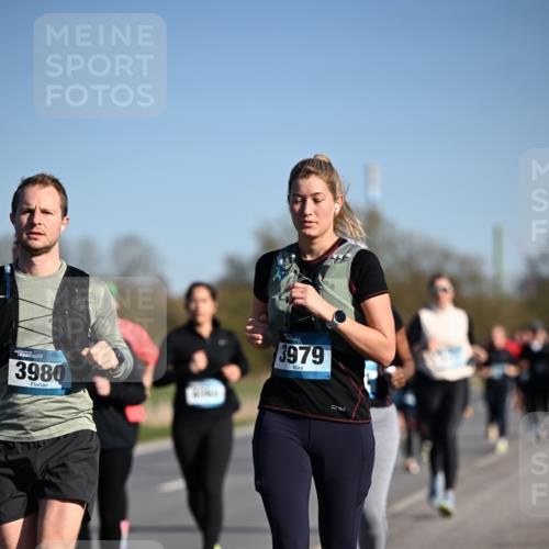 06.04.2025 - 44. Internationalen Wilhelmsburger Insellauf Dr. Thomas Lammeyer http://msf.ph/oto/7560555 06.04.2025 09:35:56 Laufen 3980, 3979 meine-sportfotos.de