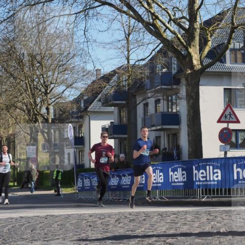 06.04.2025 - 44. Internationalen Wilhelmsburger Insellauf Luisa Fischer http://msf.ph/oto/7560699 06.04.2025 10:28:22 Ziel 4250, 4263, 4174 meine-sportfotos.de