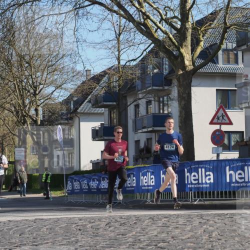 06.04.2025 - 44. Internationalen Wilhelmsburger Insellauf Luisa Fischer http://msf.ph/oto/7560711 06.04.2025 10:28:22 Ziel 4250, 4174, 4263 meine-sportfotos.de