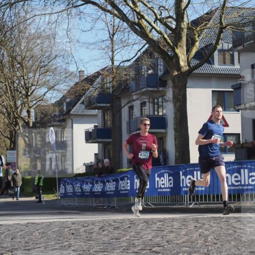 06.04.2025 - 44. Internationalen Wilhelmsburger Insellauf Luisa Fischer http://msf.ph/oto/7560722 06.04.2025 10:28:23 Ziel 4250, 4263 meine-sportfotos.de