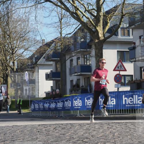 06.04.2025 - 44. Internationalen Wilhelmsburger Insellauf Luisa Fischer http://msf.ph/oto/7560734 06.04.2025 10:28:23 Ziel 4250, 4263, 7, 4174 meine-sportfotos.de