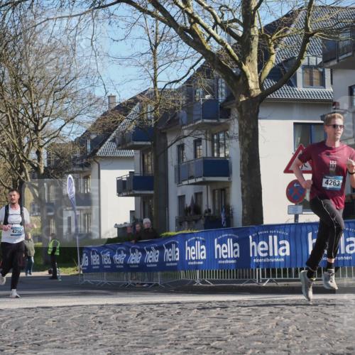 06.04.2025 - 44. Internationalen Wilhelmsburger Insellauf Luisa Fischer http://msf.ph/oto/7560744 06.04.2025 10:28:23 Ziel 4250, 4263 meine-sportfotos.de