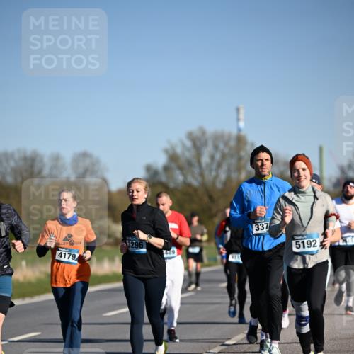 06.04.2025 - 44. Internationalen Wilhelmsburger Insellauf Dr. Thomas Lammeyer http://msf.ph/oto/7560821 06.04.2025 09:36:05 Laufen 3296, 4179, 489, 337, 5192 meine-sportfotos.de