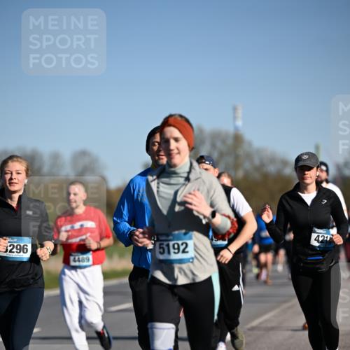 06.04.2025 - 44. Internationalen Wilhelmsburger Insellauf Dr. Thomas Lammeyer http://msf.ph/oto/7560880 06.04.2025 09:36:06 Laufen 296, 5192, 4489, 421 meine-sportfotos.de