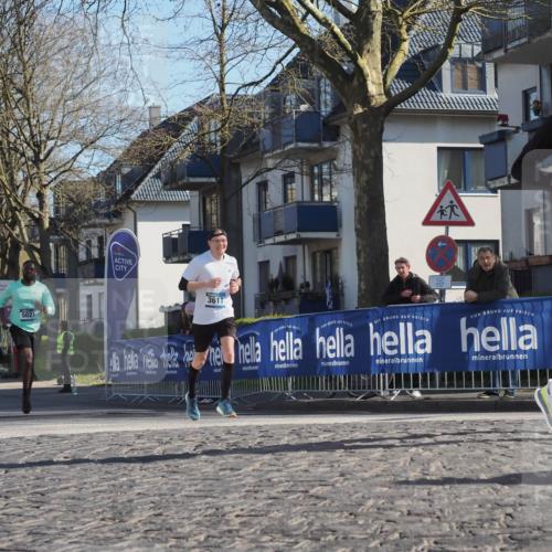 06.04.2025 - 44. Internationalen Wilhelmsburger Insellauf Luisa Fischer http://msf.ph/oto/7561116 06.04.2025 10:29:05 Ziel 5021, 3611, 3284 meine-sportfotos.de