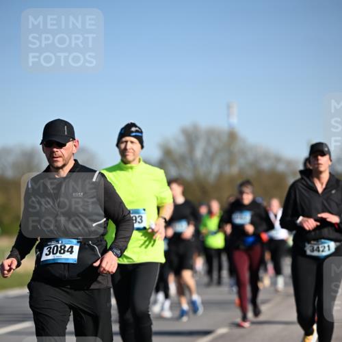 06.04.2025 - 44. Internationalen Wilhelmsburger Insellauf Dr. Thomas Lammeyer http://msf.ph/oto/7561144 06.04.2025 09:36:15 Laufen 3084, 93, 3421 meine-sportfotos.de