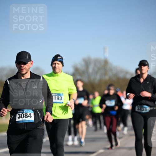 06.04.2025 - 44. Internationalen Wilhelmsburger Insellauf Dr. Thomas Lammeyer http://msf.ph/oto/7561148 06.04.2025 09:36:15 Laufen 3084, 193, 3421 meine-sportfotos.de