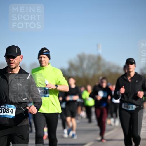 06.04.2025 - 44. Internationalen Wilhelmsburger Insellauf Dr. Thomas Lammeyer http://msf.ph/oto/7561157 06.04.2025 09:36:16 Laufen 3084, 193, 3421 meine-sportfotos.de