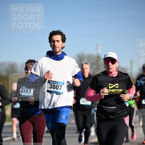 06.04.2025 - 44. Internationalen Wilhelmsburger Insellauf Dr. Thomas Lammeyer http://msf.ph/oto/7561260 06.04.2025 09:36:20 Laufen 4187, 3807 meine-sportfotos.de