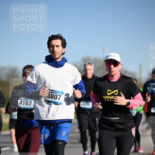 06.04.2025 - 44. Internationalen Wilhelmsburger Insellauf Dr. Thomas Lammeyer http://msf.ph/oto/7561265 06.04.2025 09:36:20 Laufen 4187, 3807 meine-sportfotos.de