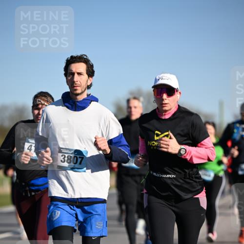 06.04.2025 - 44. Internationalen Wilhelmsburger Insellauf Dr. Thomas Lammeyer http://msf.ph/oto/7561269 06.04.2025 09:36:20 Laufen 41, 3807 meine-sportfotos.de