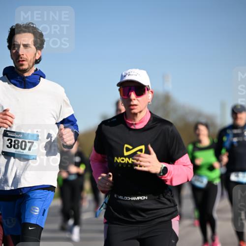 06.04.2025 - 44. Internationalen Wilhelmsburger Insellauf Dr. Thomas Lammeyer http://msf.ph/oto/7561293 06.04.2025 09:36:20 Laufen 3807 meine-sportfotos.de