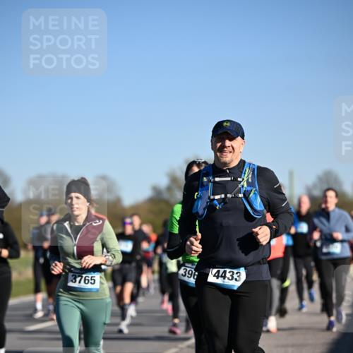 06.04.2025 - 44. Internationalen Wilhelmsburger Insellauf Dr. Thomas Lammeyer http://msf.ph/oto/7561342 06.04.2025 09:36:23 Laufen 3765, 39, 4433 meine-sportfotos.de