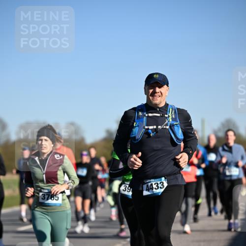 06.04.2025 - 44. Internationalen Wilhelmsburger Insellauf Dr. Thomas Lammeyer http://msf.ph/oto/7561346 06.04.2025 09:36:23 Laufen 3765, 39, 4433 meine-sportfotos.de